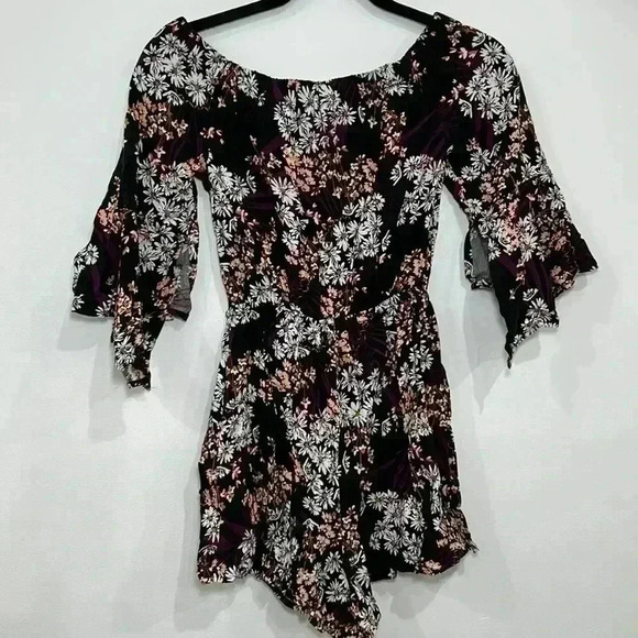 NWT Express Floral Romper - Picture 2 of 3